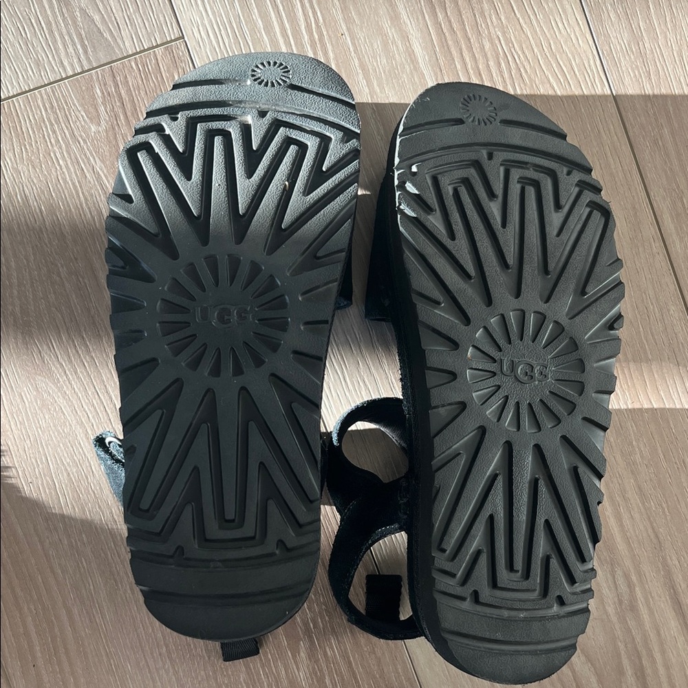 UGG Goldenstar Black Women's Sandals - Picture 4 of 4